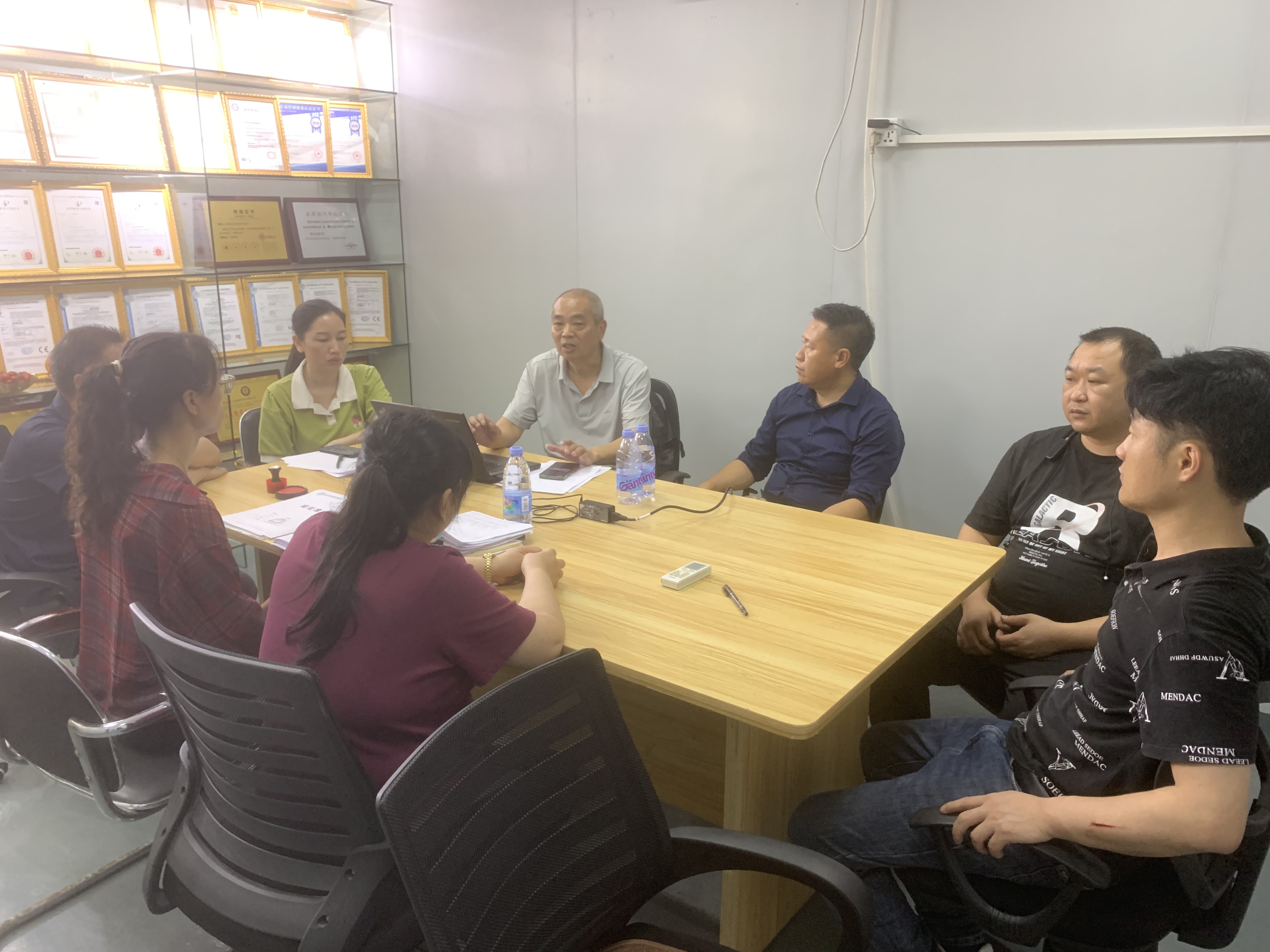 ​A minőségi védelmi vonal megerősítése és a technológiai korszerűsítés megerősítése - A Shenzhen Xinhongda Electric Heating Technology Co., Ltd. belső minőségi képzést folytat